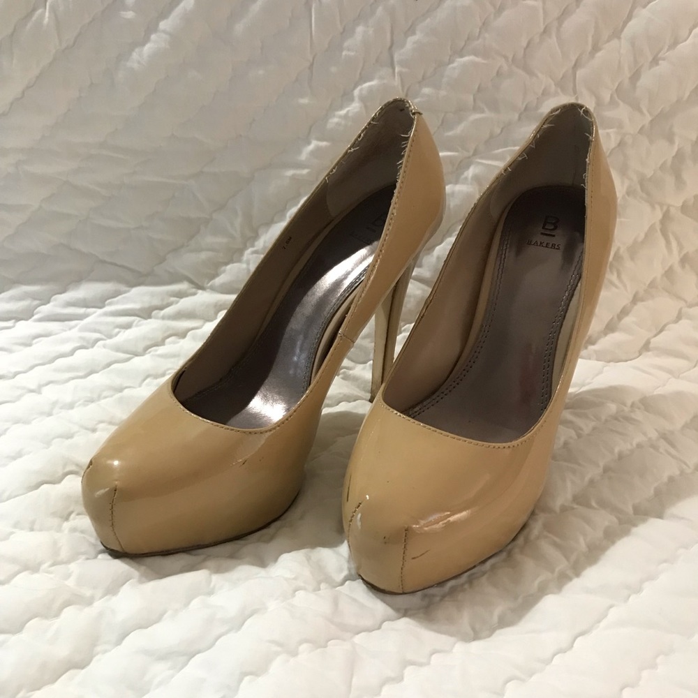 Nude platform pumps